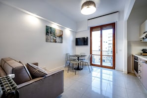 Ảnh chưa phân loại, 5 trong số 28 ảnh, nút
