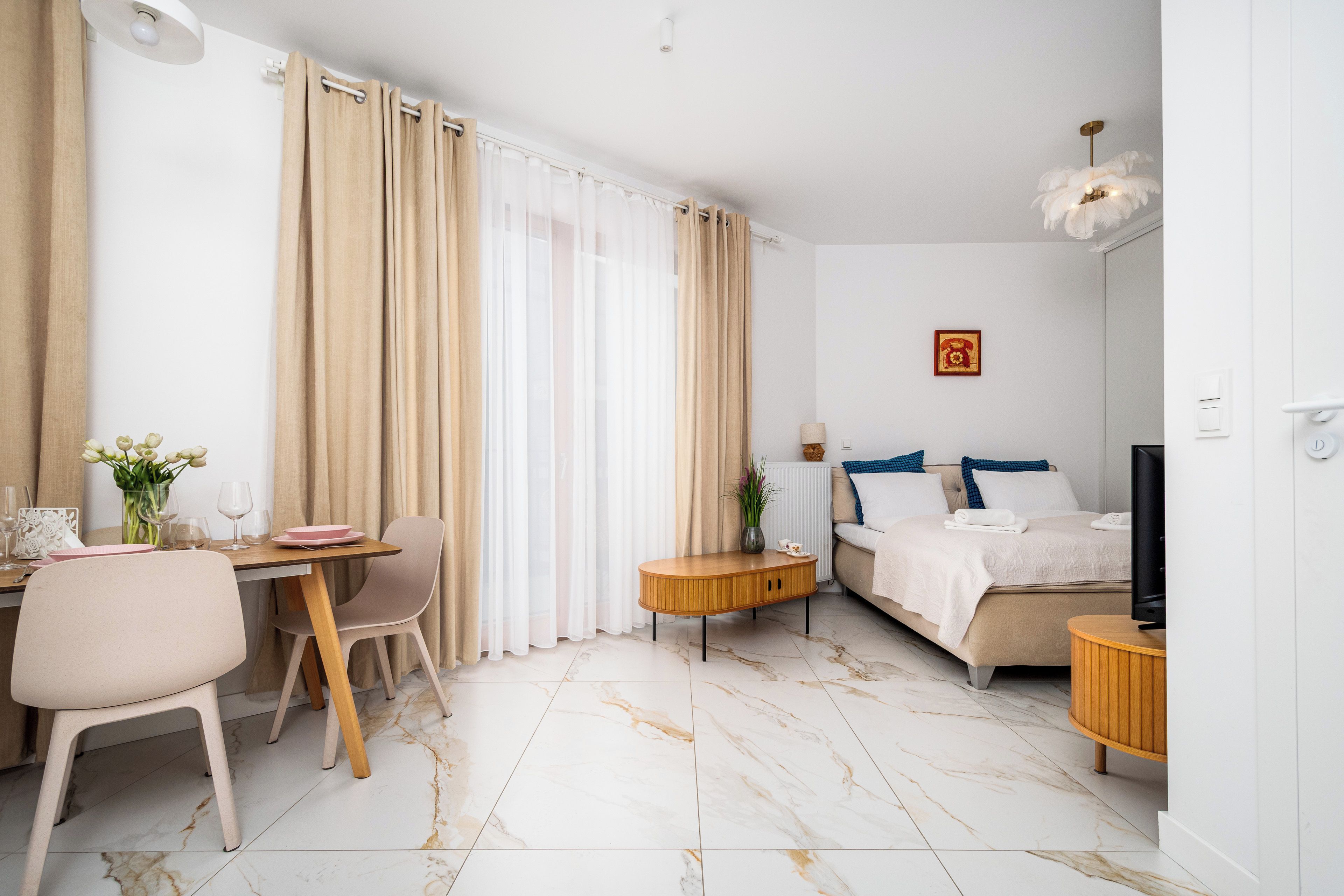 Apartment (79) | Living area | 32-inch flat-screen TV with digital channels
