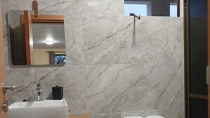 Ảnh chưa phân loại, 2 trong số 17 ảnh, nút