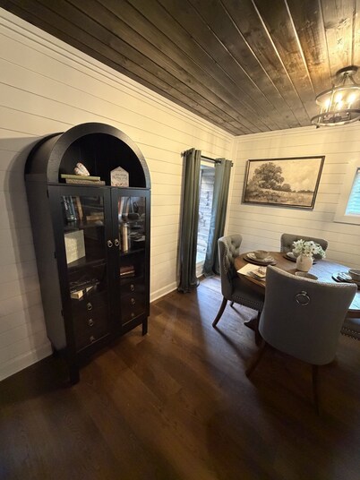 The Beautiful 9G Couples Retreat Getaway Next To Trails