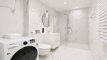 Apartment (A130) | Bathroom | Hair dryer, towels