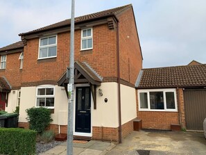A two-story residential building with a front door, windows, and a garage. - Contractors | 4BDR | Parking | Near Universal (Cranfield)