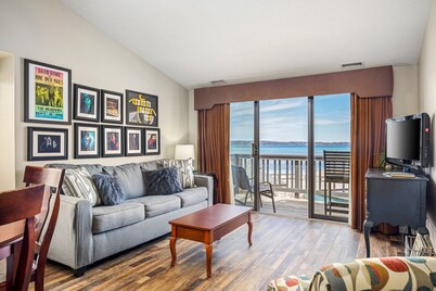 🏖 Top-floor Bay-view 1BR @ The Shores Grand Traverse Resort Sleeps 6