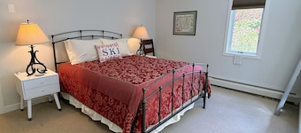 F33 Renovated Ski-in Ski-out Forest Cottage Townhome with Modern Updates