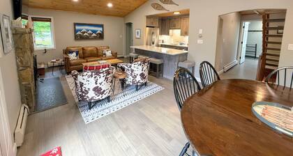 F33 Renovated Ski-in Ski-out Forest Cottage Townhome with Modern Updates
