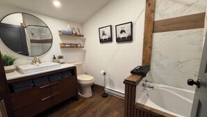 Unclassified image, 3 of 27, button - Lakefront Retreat/5 BR/Games Room/Beach/Karaoke (Canning)