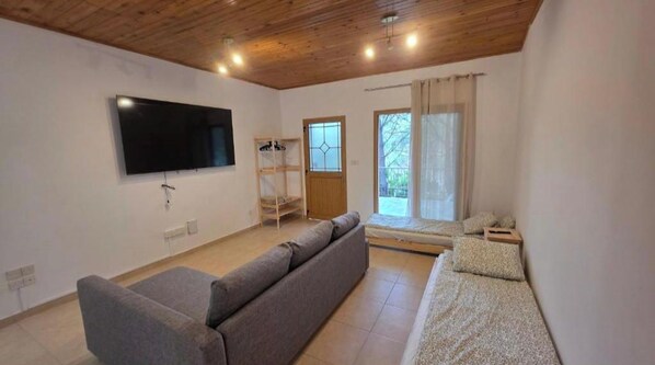 Unclassified image, 1 of 18, button - Platres Villas : Studio with Mountain View (Kato Platres)