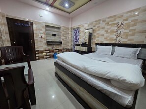 Family Room - SINGHBHUM-The Shore (Mandaramani)