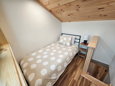 Camp Jay Cloud - Views of the slopes! 4 bedroom 2 bath 
VAST trails!