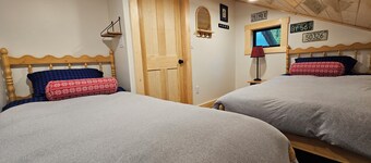 Camp Jay Cloud - Views of the slopes! 4 bedroom 2 bath
VAST trails!