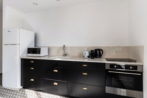 Private kitchen - Blueground at Old North, New Building, Balcony (Tel Aviv-Yafo)