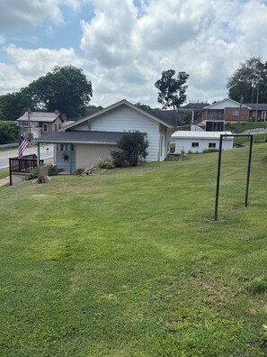 Exterior - The River Cottage - King Bed Family Pet Friendly (Elizabethtown)