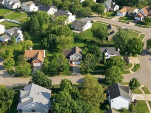 An aerial view of a residential area with houses, roads, and greenery. - 4 King Beds Premium Home in Mason (Mason)