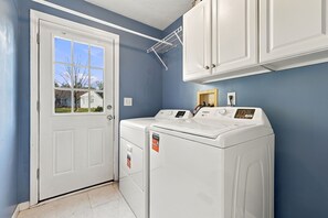 Interior - 4 King Beds Premium Home in Mason (Mason)