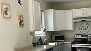 Unclassified image, 3 of 18, button - Charming 2-bedroom cottage with AC in Westbrook (Westbrook)