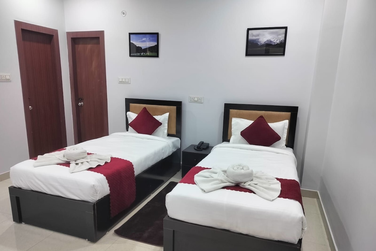 Deluxe-Doppel- oder -Zweibettzimmer, Balkon, Hügelblick