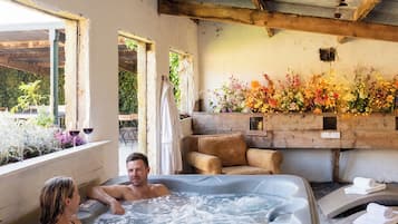 Bañera de hidromasaje al aire libre