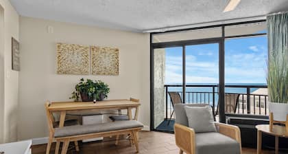 The Sea Suite 10th-Floor Corner Unit with Panoramic Ocean Views & Rooftop Pool