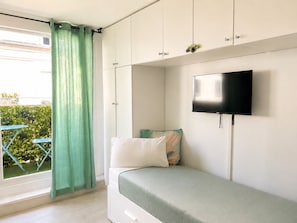 Unclassified image, 5 of 8, button - Vrbo Property (Deauville)