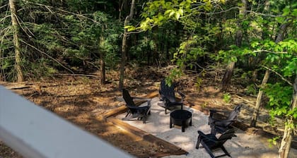Ember & Fern | New Build w/ Hot Tub + Dry Sauna