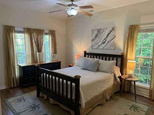 Cozy 3-bedroom 2.5-Bath raised beach cottage MONTHLY RENTAL ONLY Pawleys Island