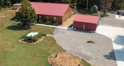 The Killabrew Cabin Hot Tub & Country Escape
