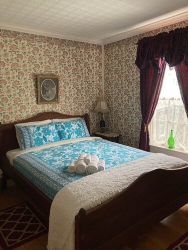 Room 6 - St. George Hotel