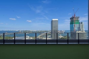 A high-rise building with a view of a cityscape and a body of water. - New Luxury Studio Downtown Miami Prime Location (Miami)