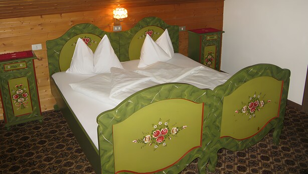صورة غير مصنفة، 1 من 32، زرّ