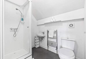 Bathroom - Modern studio near Leeds City Centre - Room 1 (Leeds)