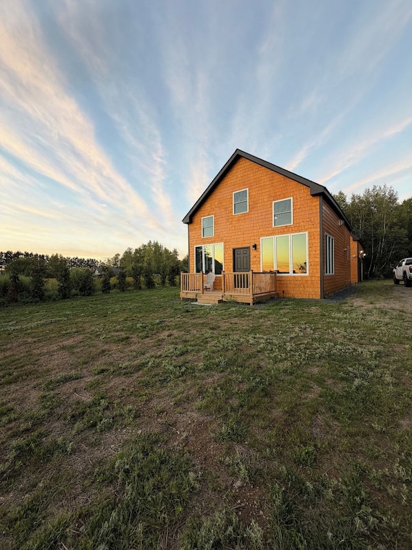 Unclassified image, 1 of 21, button - Unwind at The Highland Sunset—a comfortable three bedroom retreat. (Princeton)