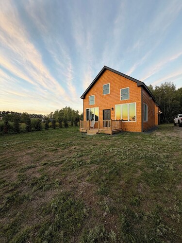Unwind at The Highland Sunset—a comfortable three bedroom retreat.