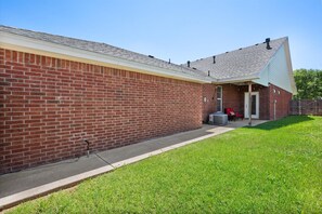 Exterior - Raider Rally House - 3BR/3BA - Walk to Tech (Lubbock)