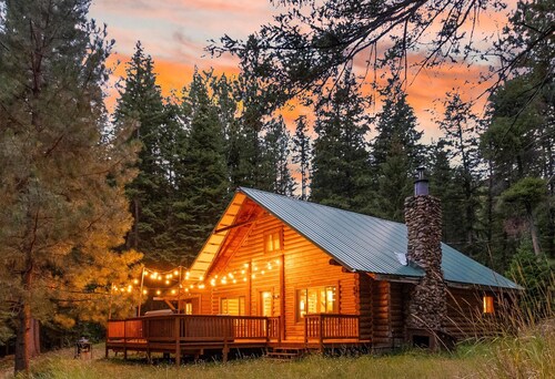 Tranquil 3-bedroom cabin in charming Darby perfect for relaxing stays