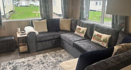 Cabin Sleeps 4 With Parking