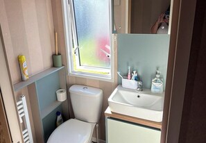 Bathroom - Cabin Sleeps 4 With Parking (Berwick-upon-Tweed)