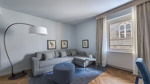 Unclassified image, 2 of 19, button - LUXURY SIGNORIA APARTMENT WITH ELEGANT INTERIORS & ELEVATOR (Firenze)