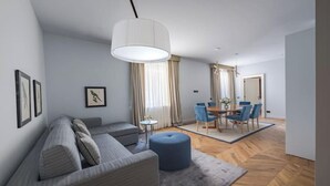 Unclassified image, 4 of 19, button - LUXURY SIGNORIA APARTMENT WITH ELEGANT INTERIORS & ELEVATOR (Firenze)
