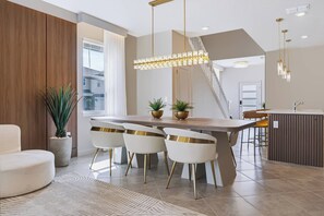 A modern kitchen with a central island, white chairs, and a chandelier. - 7BR house with private pool in clermont (Clermont)
