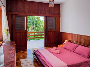 Deluxe-Doppelzimmer, Gartenblick | Schreibtisch, laptopgeeigneter Arbeitsplatz, kostenloses WLAN