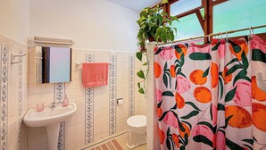 Deluxe Double Room, Garden View | Bathroom - Casa Smile (Teresópolis)