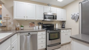 Unclassified image, 4 of 32, button - Lake Mode: ON - 2 Bedroom Waterfront Condo (Lake Ozark)