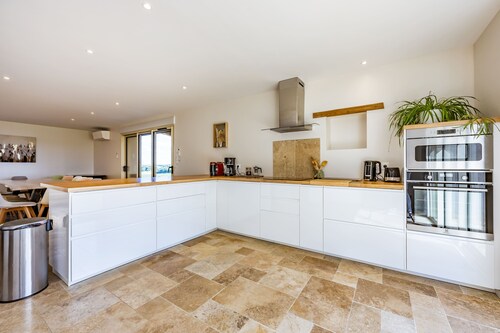 "Les Hauts de Grazac" Vacation Rental for 14 People in the Countryside with a Sauna, 35 Minutes from Toulouse