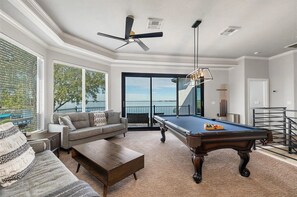 Living area - "The Edge" Lakefront - 7-bedroom/5.5 bath, Gameroom, Watersports, Luxury Home! (Montgomery)