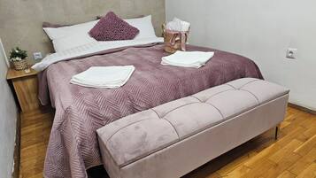Deluxe Apartment, 1 Double Bed with Sofa bed, City View | Blackout drapes, iron/ironing board, WiFi (free)