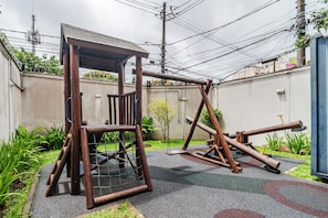A playground with a wooden climbing structure and swings. - Aquarela by Bhomy  (São Paulo)
