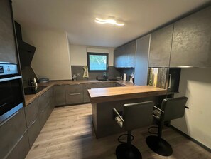 Unclassified image, 4 of 19, button - Apartment 'vino y amor' with Mountain View, Roof Terrace & Private Garden (Rheinau)