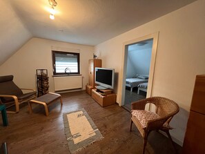Unclassified image, 4 of 19, button - Apartment 'vino y amor' with Mountain View, Roof Terrace & Private Garden (Rheinau)