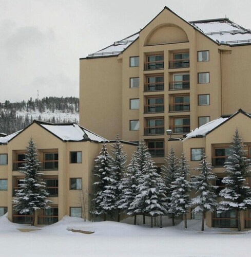 Ski in /out Resort at Marriott Mountain Valley Lodge.  Just steps from ski lift