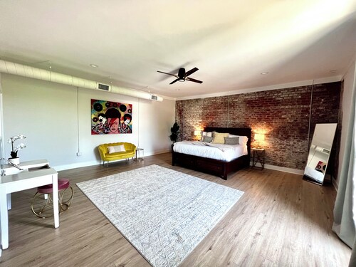 ★Record Rack Loft - Walk Everywhere Downtown★